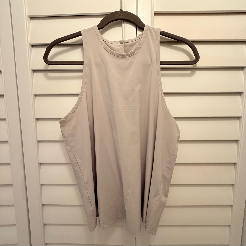 Vuori Women's Villa Tank in Beach Sand